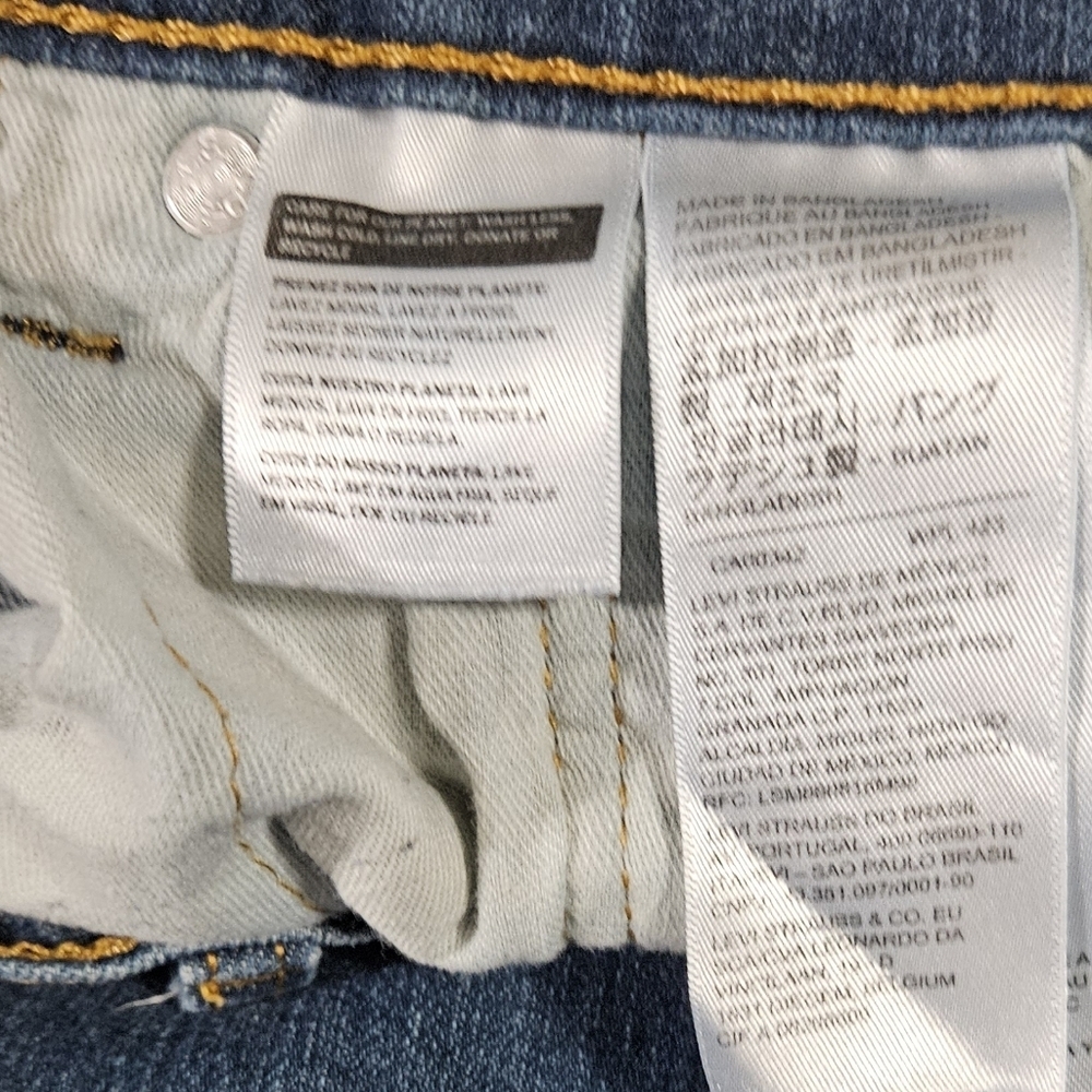 Levi's 505 Straight Leg Men's Jeans in Medium Blue Denim Size 38X32 - Picture 6 of 9